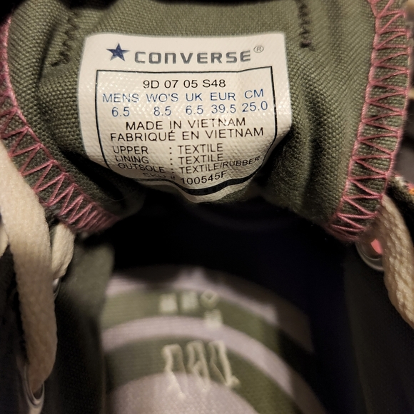 Converse size 8.5 women's shoes - Picture 5 of 7